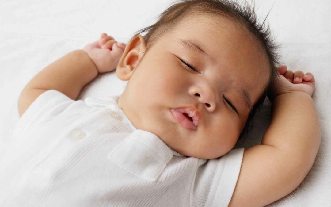 La routine du soir pour endormir bébé c’est bien, l’adapter c’est mieux !